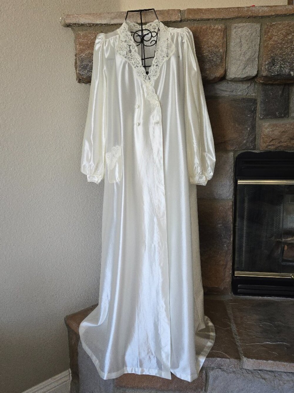 Vintage Miss Elaine Classic Ivory Peignoir Robe